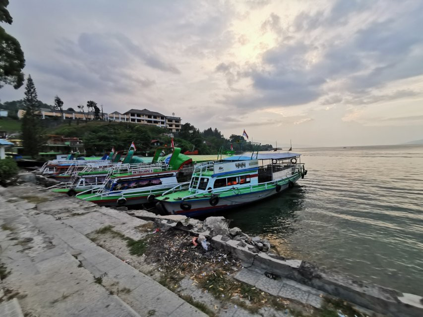 Hotel Pandu Lakeside Parapat主图