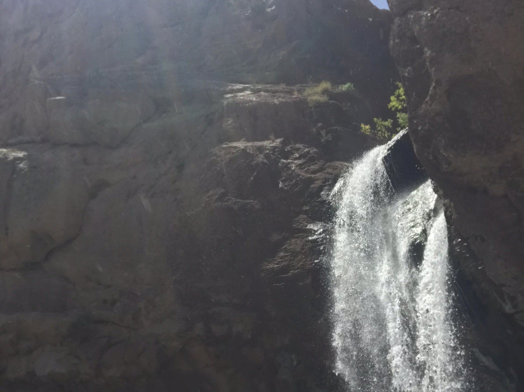 Rayen Waterfall景点图片