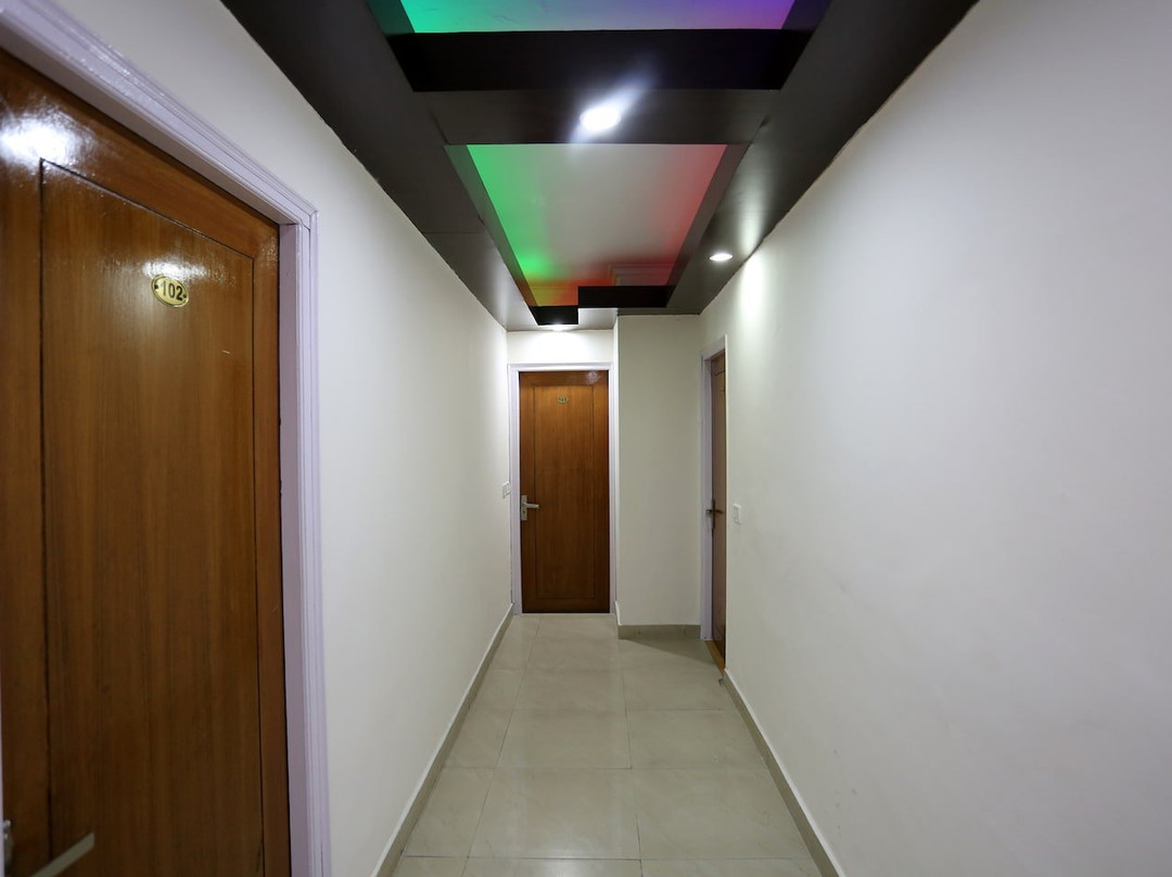 OYO 27838 R L Palace Hotel主图