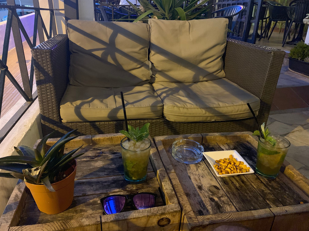 Basoa Cocktail Bar-Cala Llonga必去景点