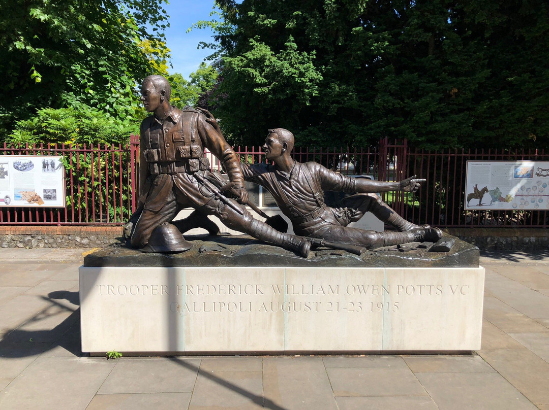 The Berkshire Yeomanry and Trooper Potts Memorial景点图片