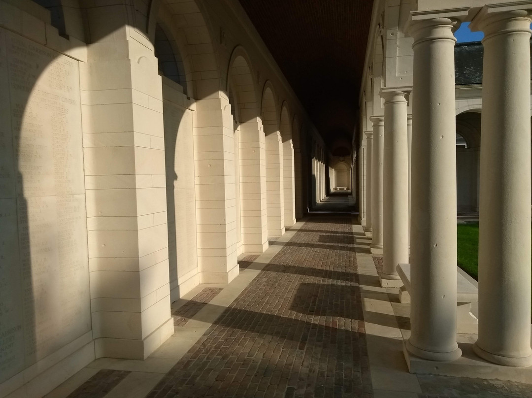 Le Touret Military Cemetery and Memorial景点图片