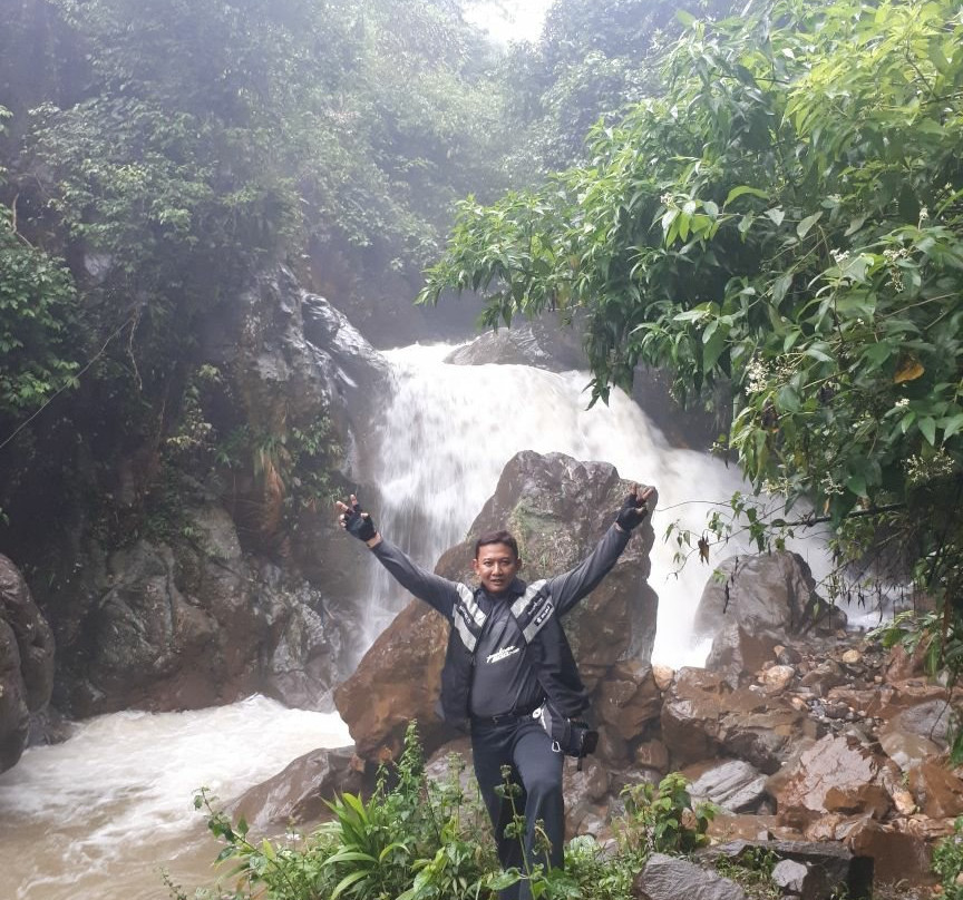 Leuwi Hejo Waterfalls景点图片