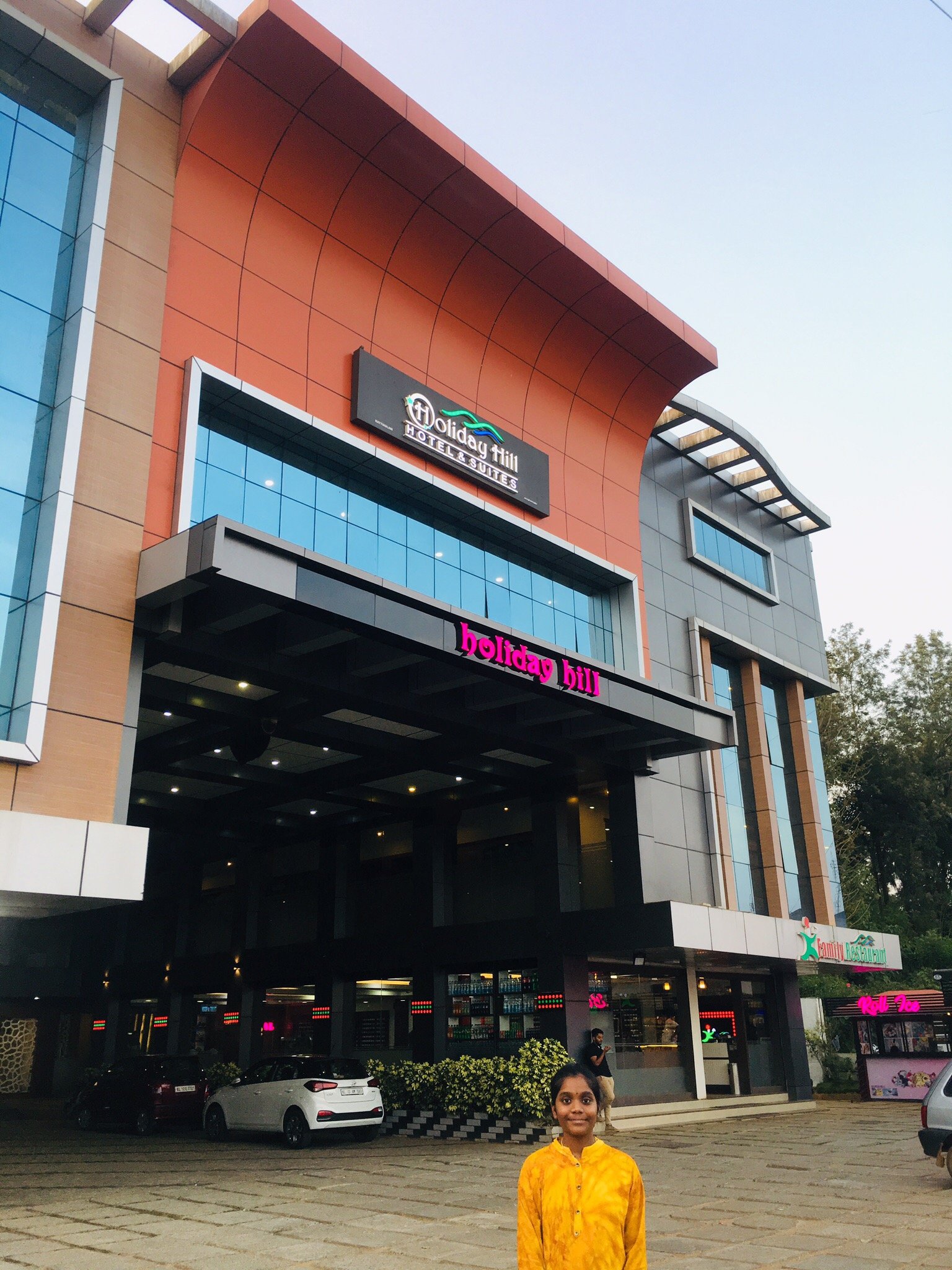 Holiday Hill Hotel & Suites-官方