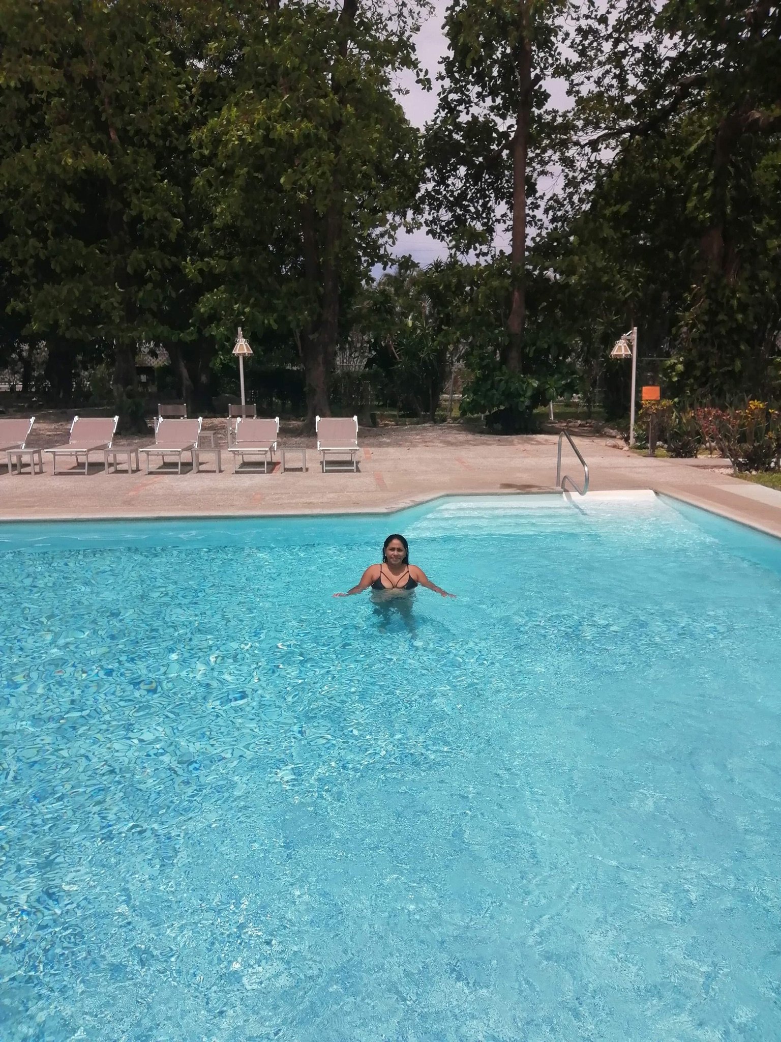 Las Espuelas Hotel-泳池