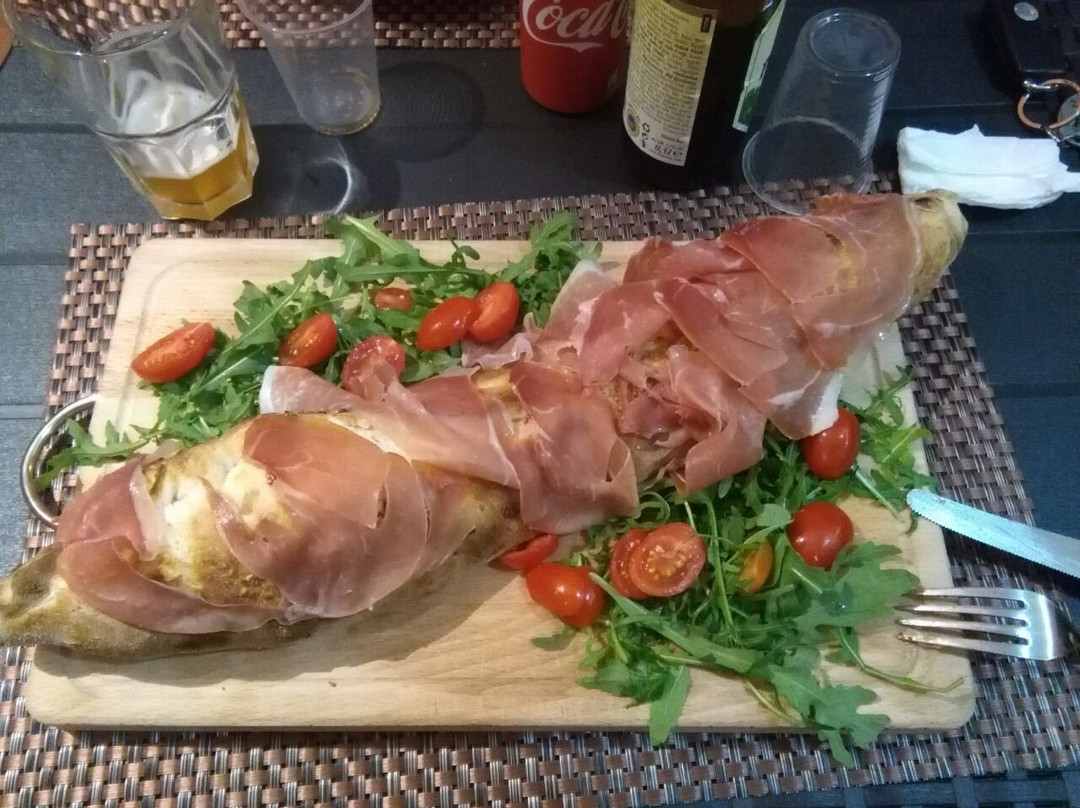 Belmonte Mezzagno餐馆和美食-La Piazzetta dei Sapori