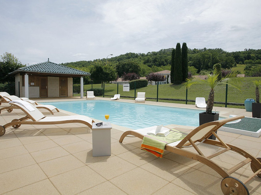 Hotel Le Moulin Rouge主图