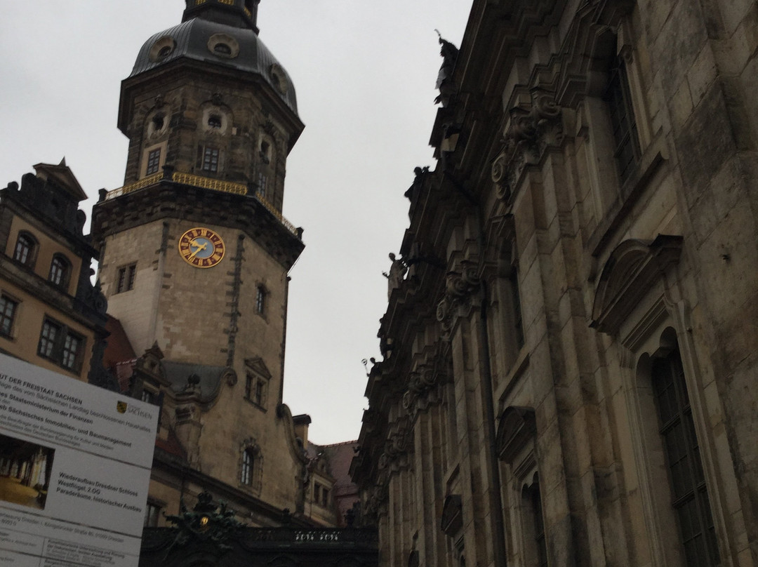Schlossplatz-德累斯顿必去景点