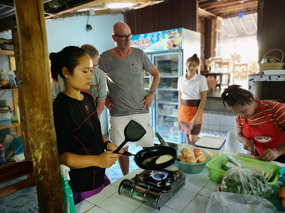 Happy Turtle Cooking Class景点图片