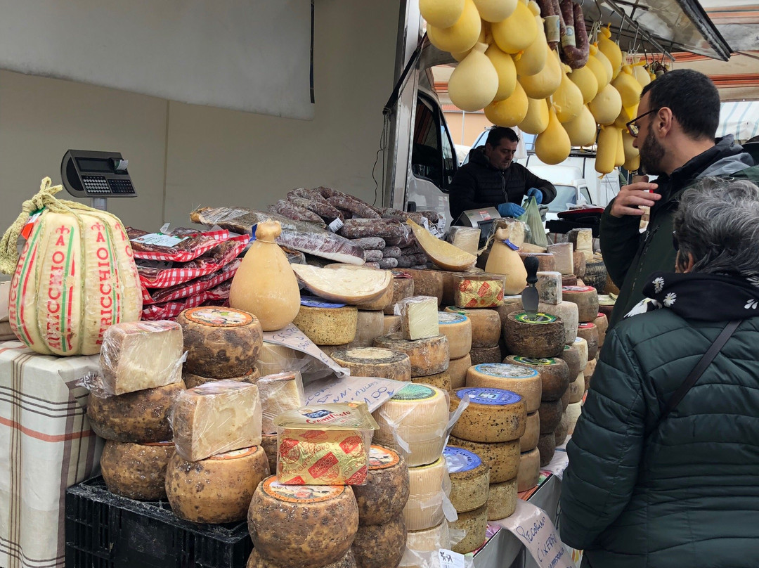 Mercato settimanale-Valledoria必去景点