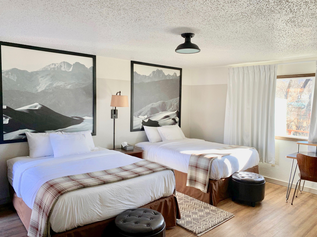 萨利达速8酒店主图