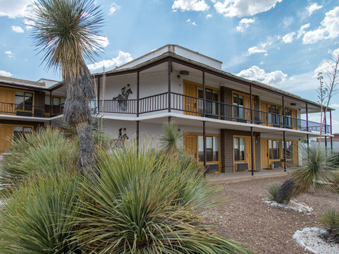 Landmark Lookout Lodge主图