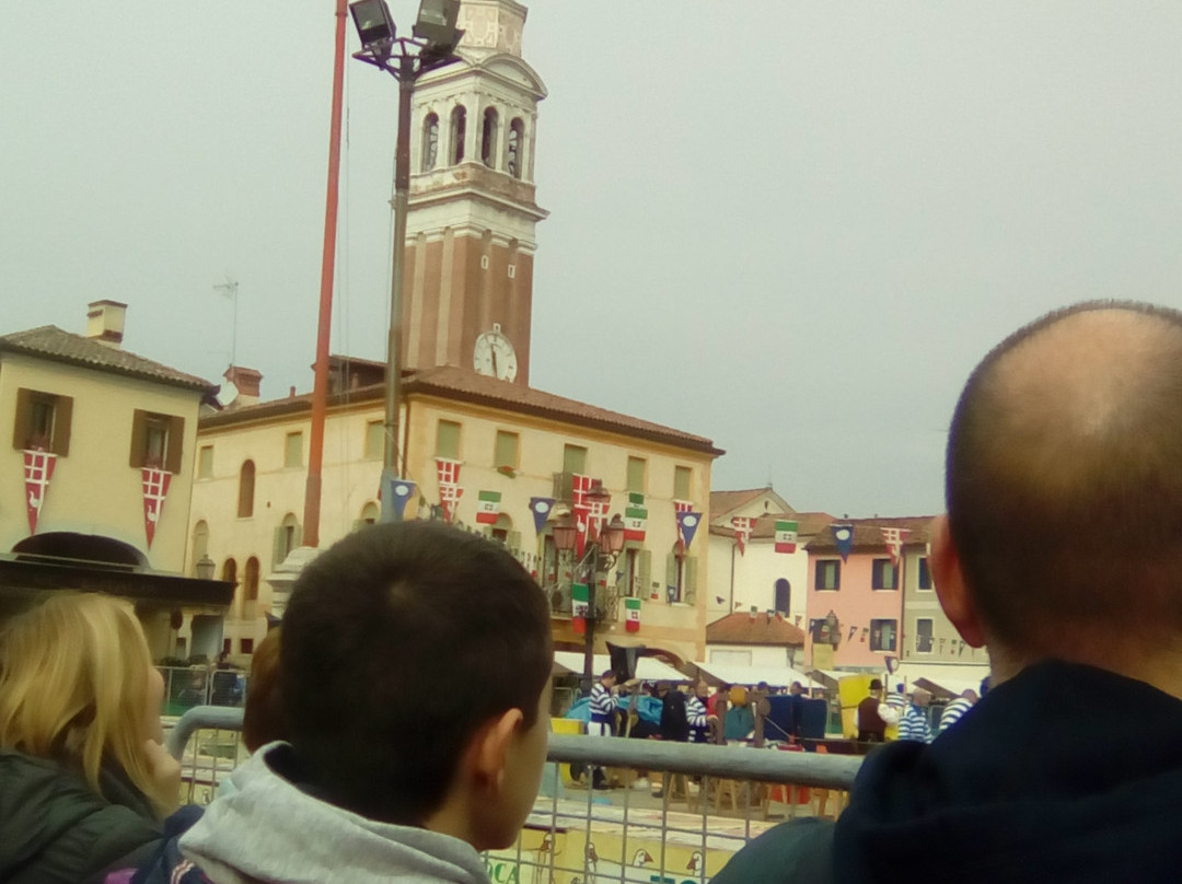 Piazza Martiri Della Libertà-米兰诺必去景点