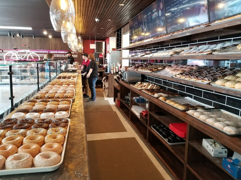 Rise n' Roll Bakery & Deli