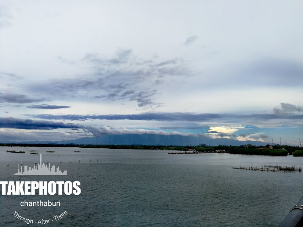Taksin Maharat Bridge (Laem Singha Bridge)-他迈必去景点