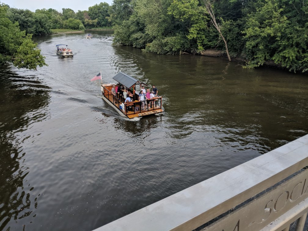 Dr. Martin Luther King Jr Memorial Bridge-韦恩堡必去景点