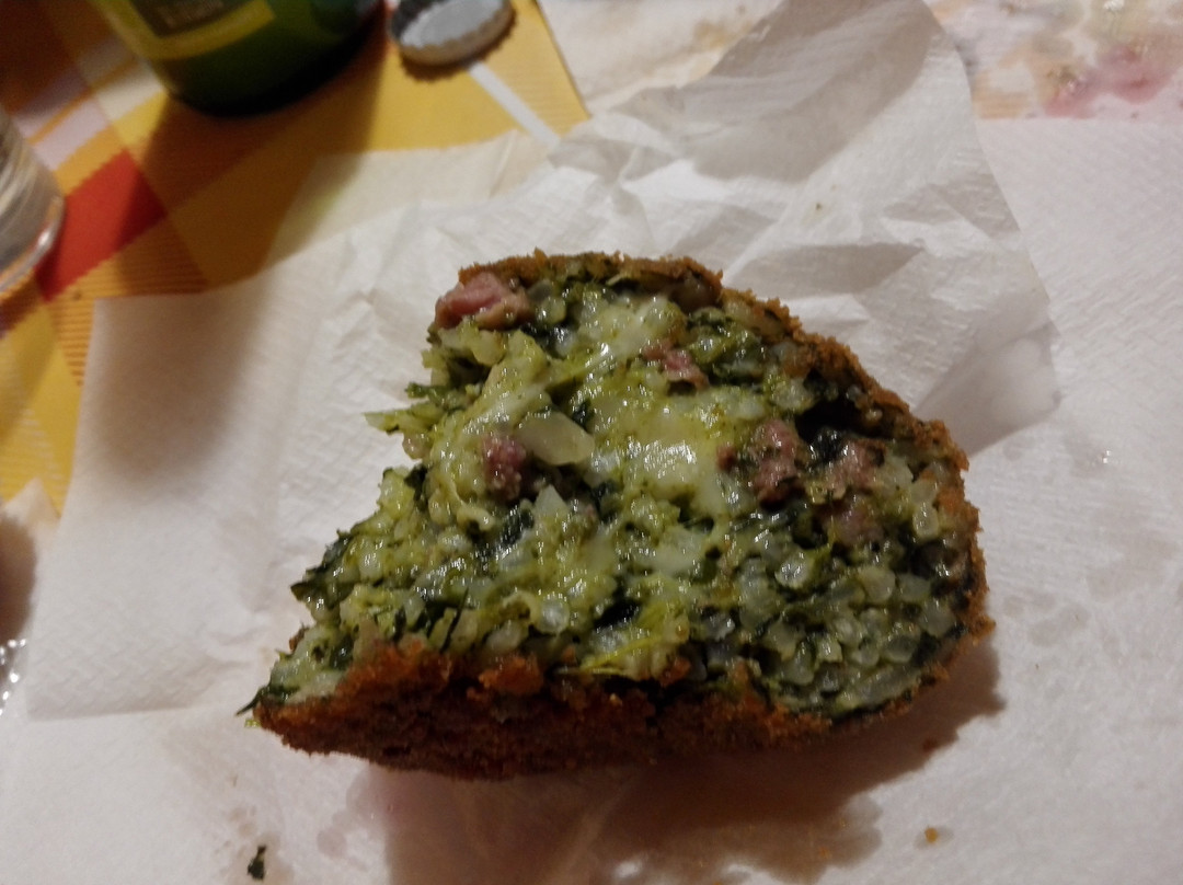 Ragalna餐馆和美食-All'arancino dell'Etna