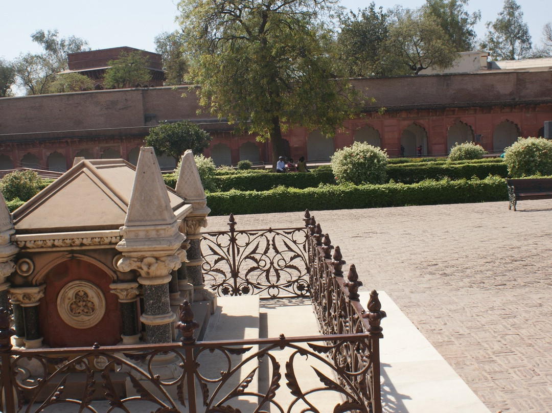 Tomb Of John Russell Colvin-阿格拉必去景点