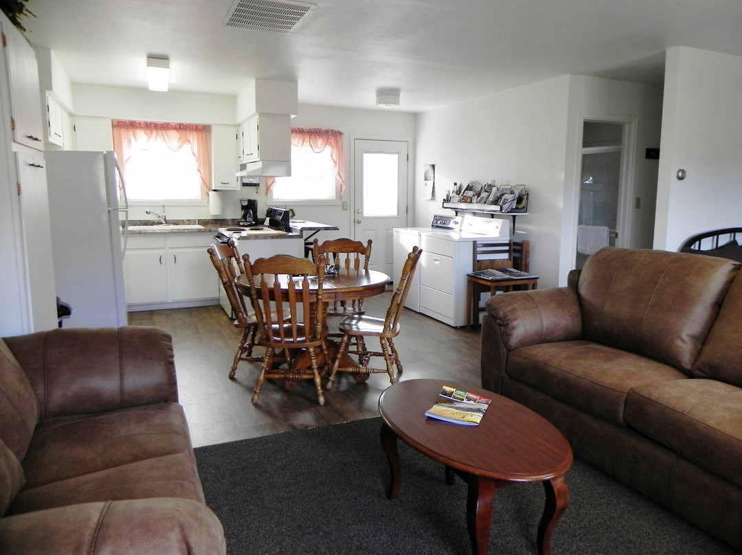 The House on Old Mill Road主图