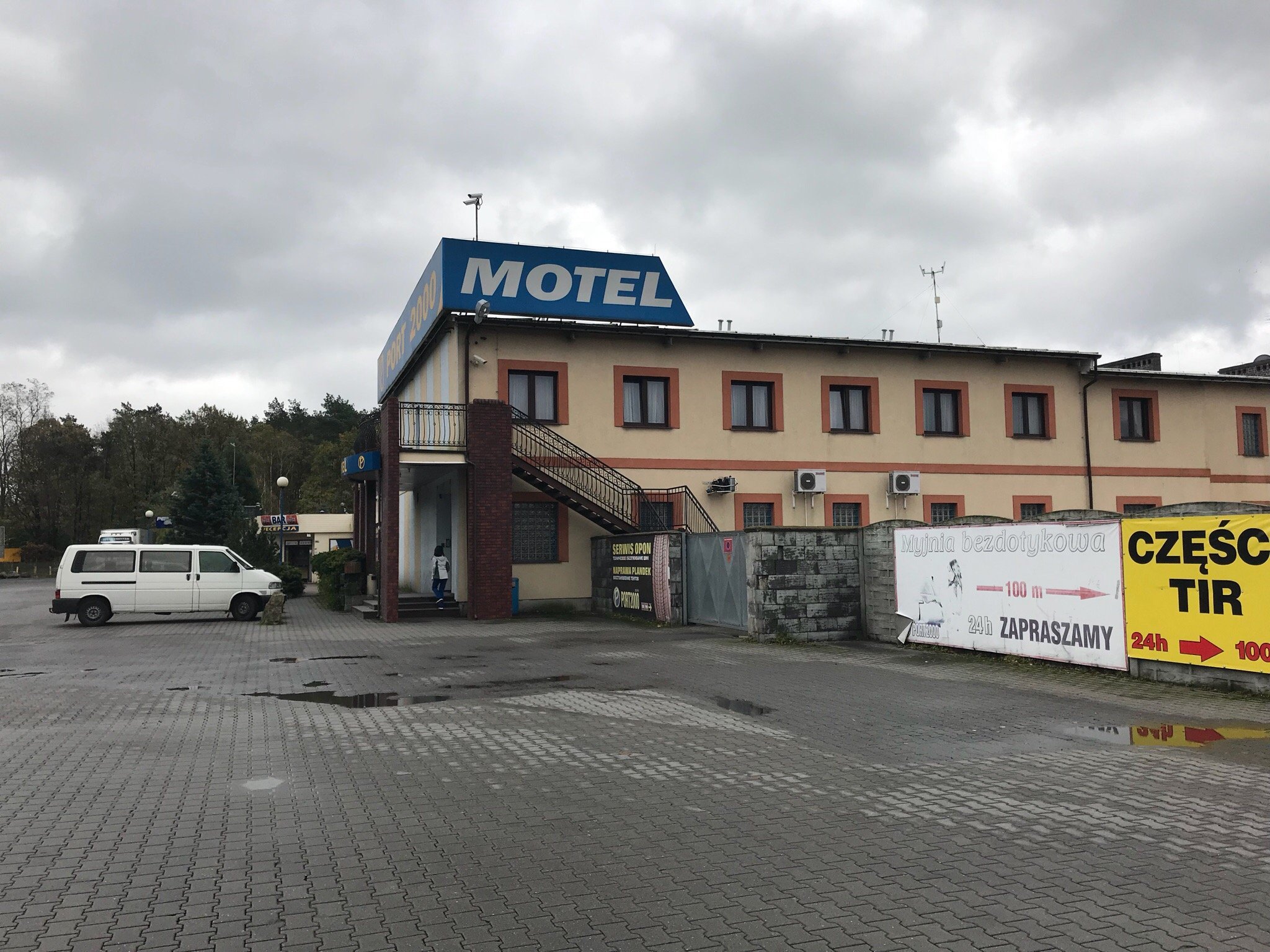 Motel Port 2000-官方