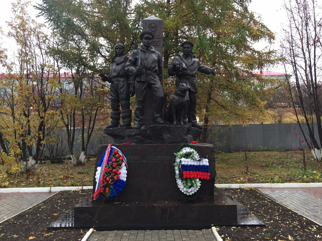 Monument to The Frontier Guards of Arctic景点图片