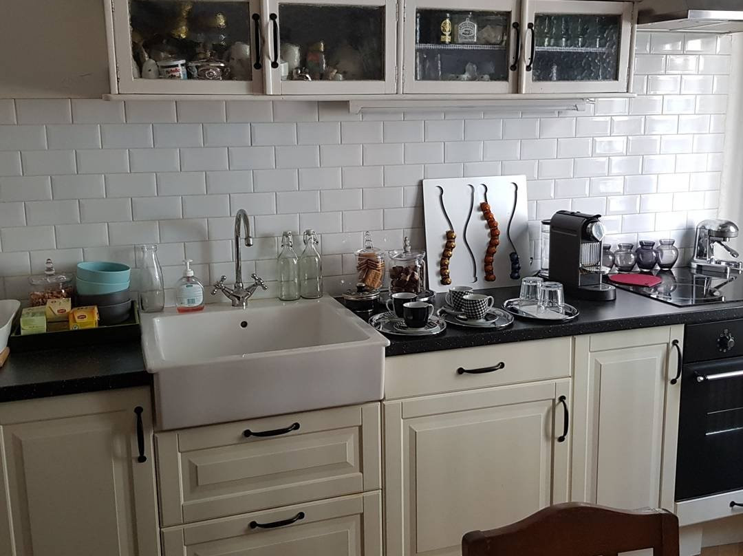 Arthur and James主图