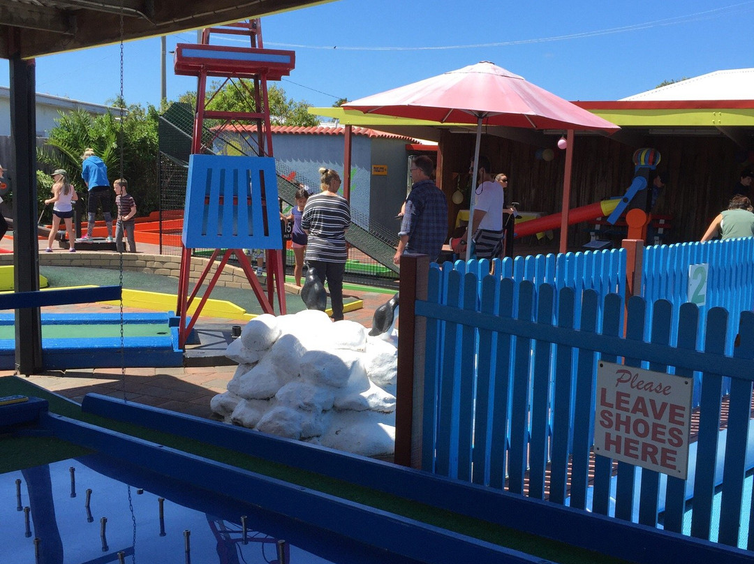 Lakes Entrance Mini Golf and Trampolines-莱克斯恩特伦斯必去景点