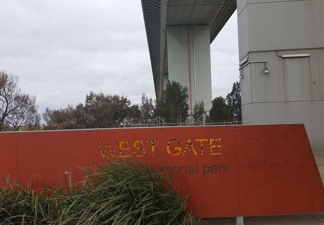 West Gate Bridge Memorial Park景点图片