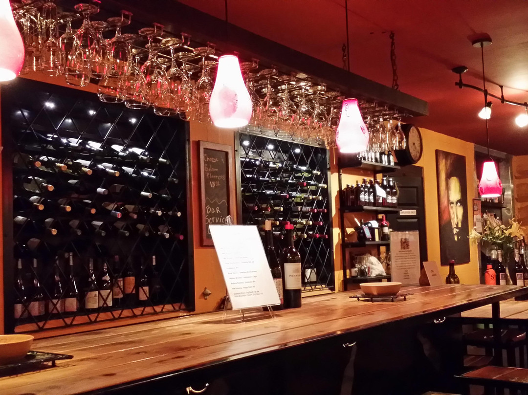 Paula's Wine Knot Beer and Wine Bar-Monroe必去景点