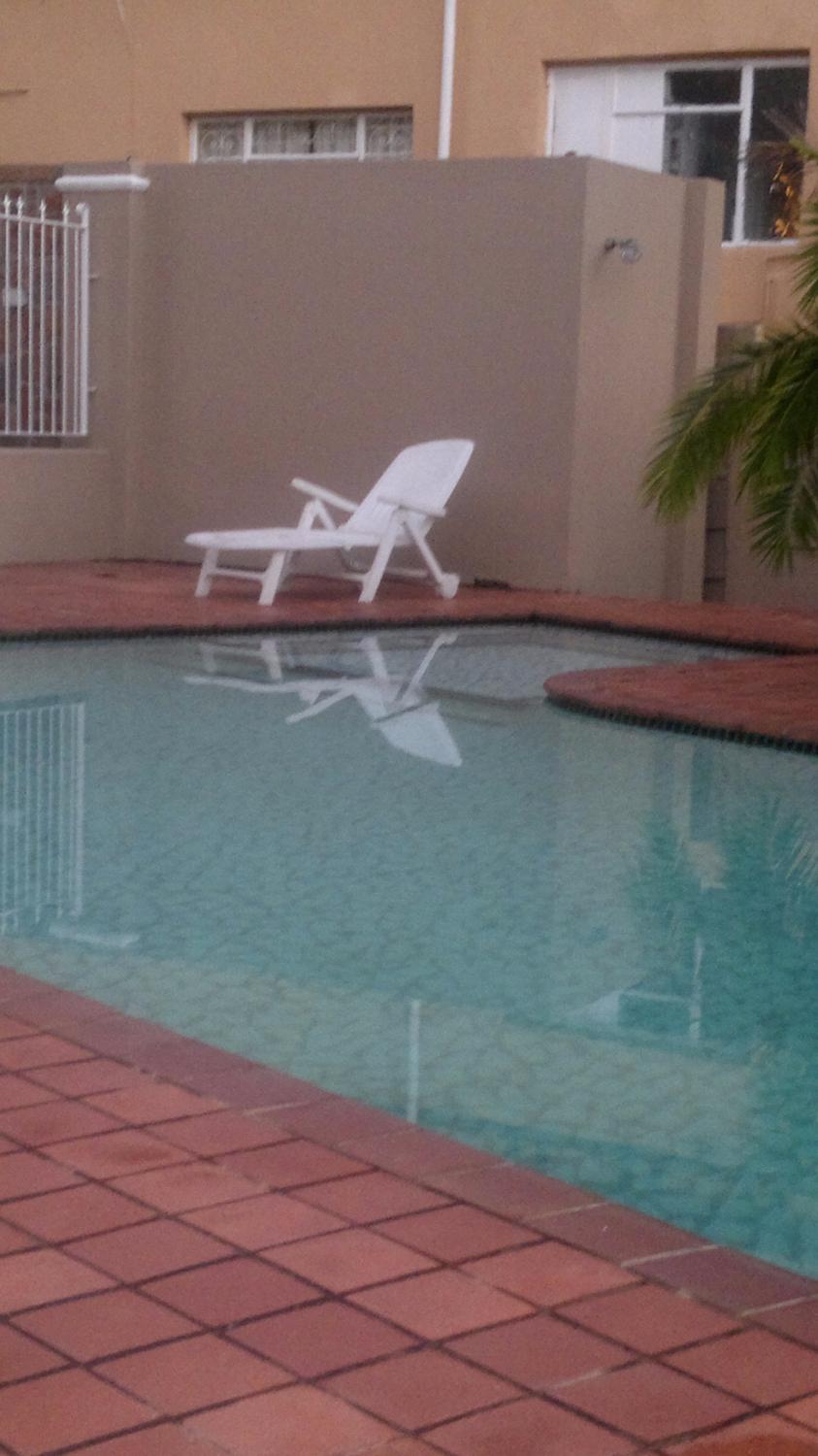 Reflections Guest House-泳池