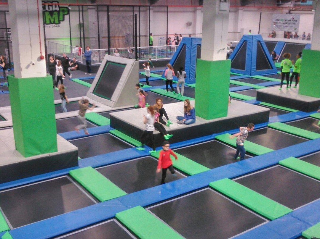 MegaJump Trampoline Park景点图片
