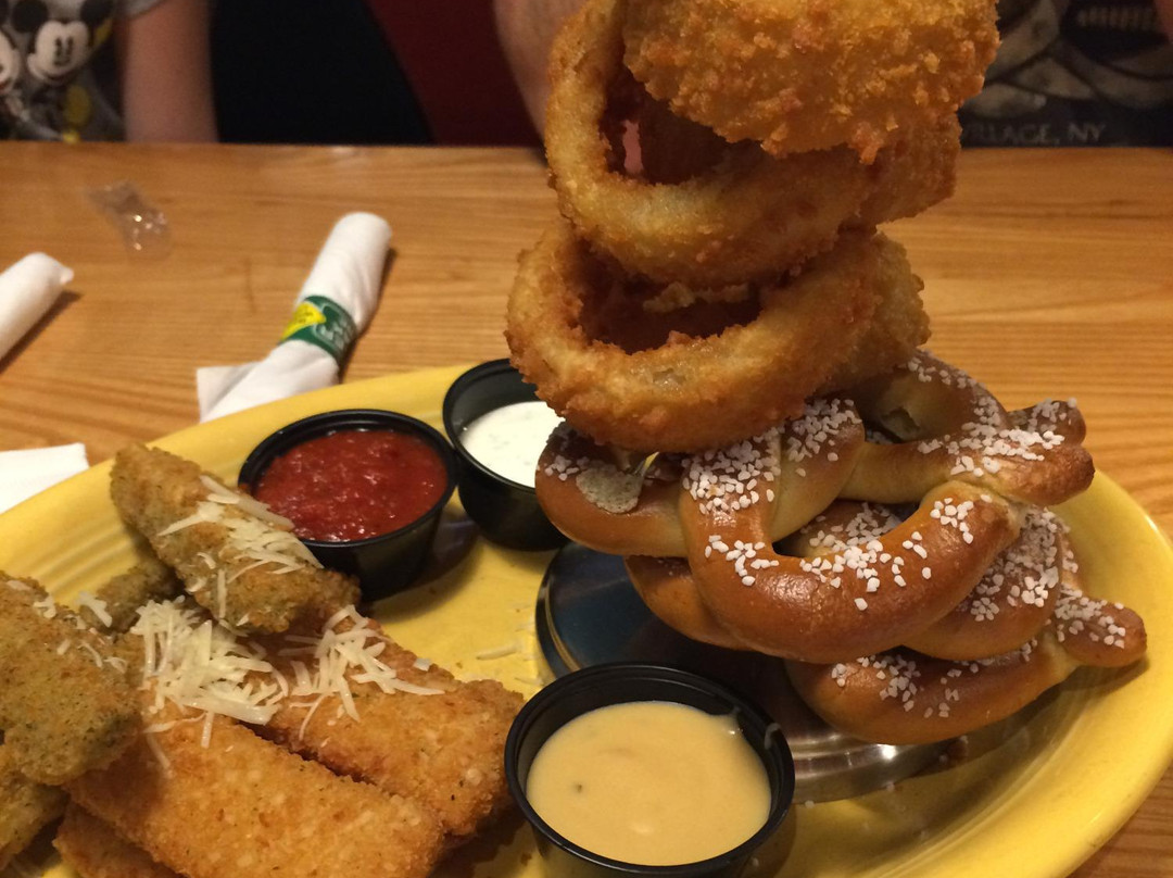 Triadelphia餐馆和美食-Quaker Steak & Lube