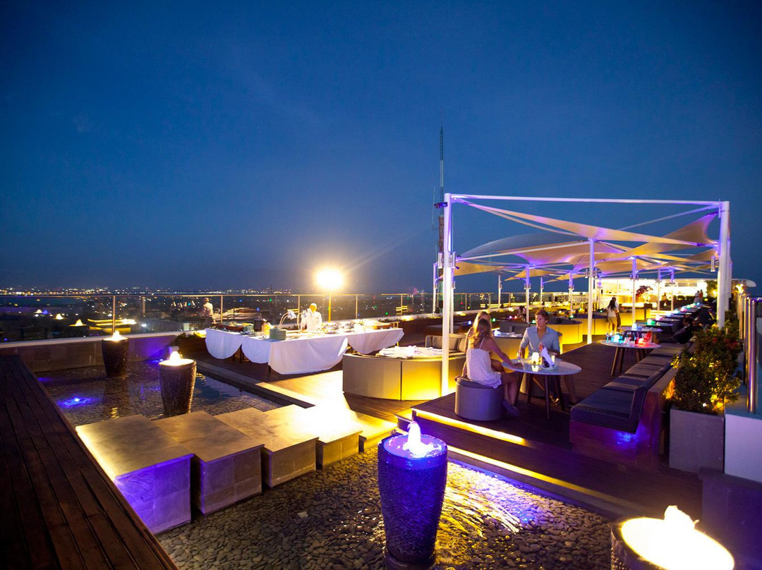 Jim'bar'N Rooftop Bar & Lounge