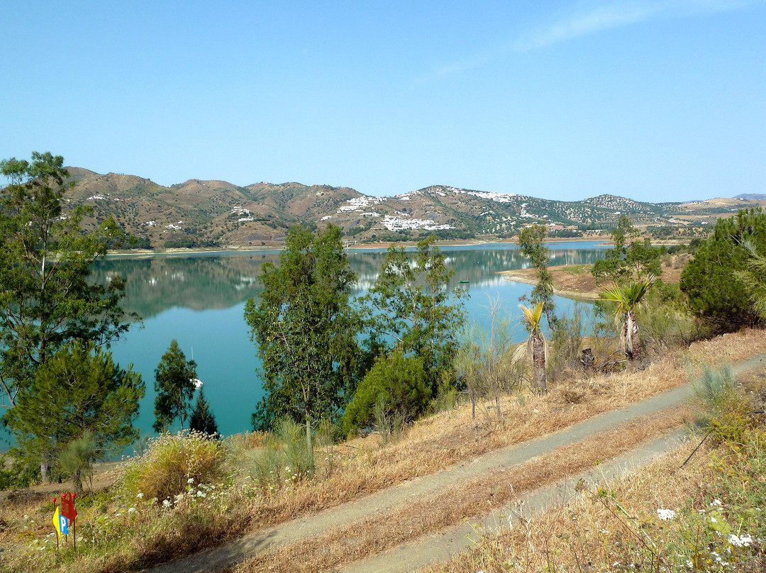 Lake Vinuela景点图片