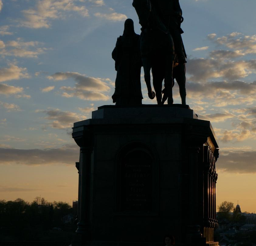 Monument to Prince Vladimir And Saint Fedor景点图片