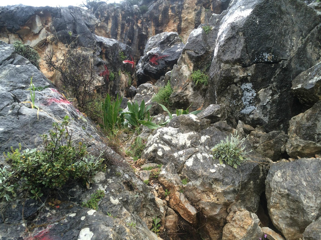 Cave Peristeri-Methana必去景点