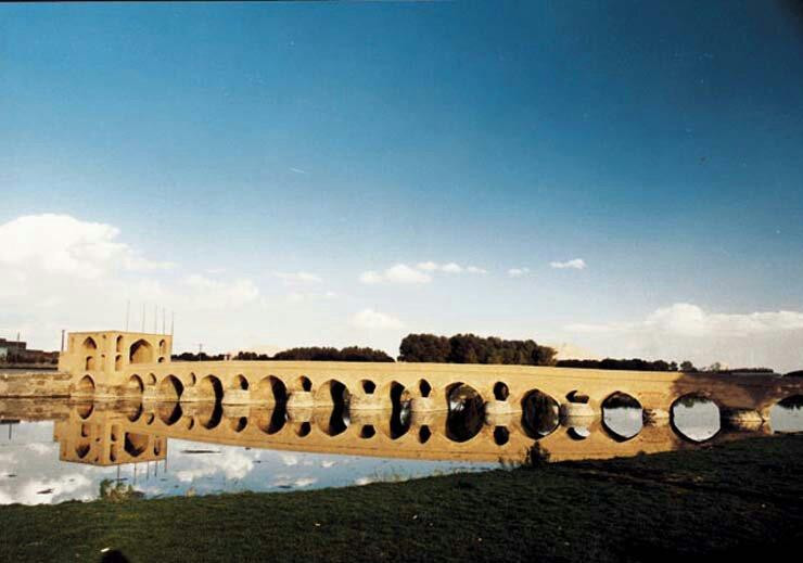 Shahrestan Bridge景点图片