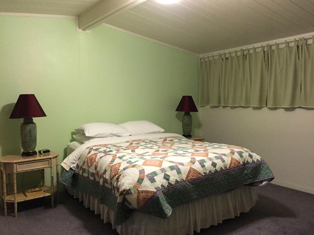 Kula Sandalwoods Inn & Cafe