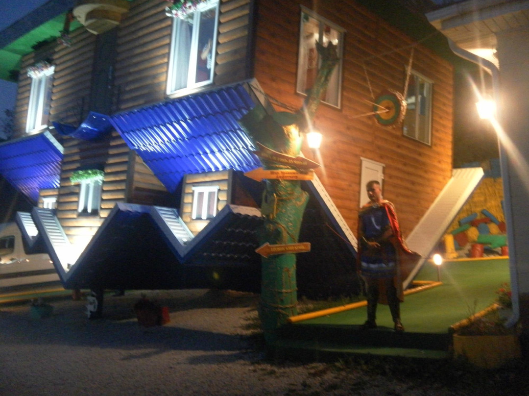 Upside Down House景点图片