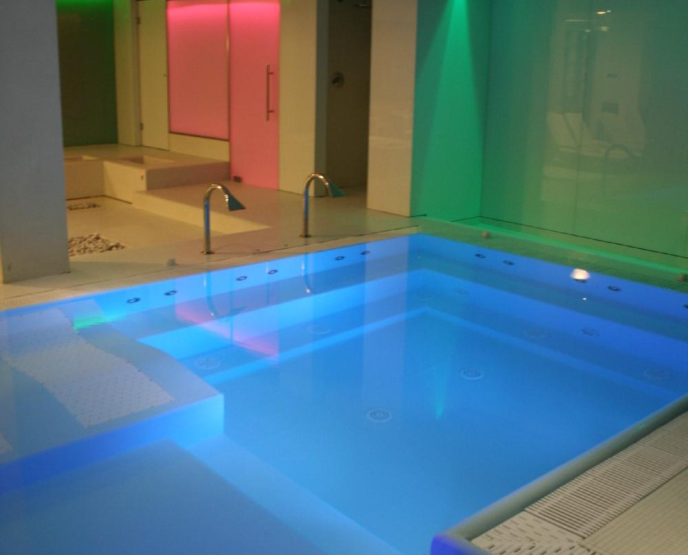Hotel Caravelle Spa-迪亚诺马里纳必去景点