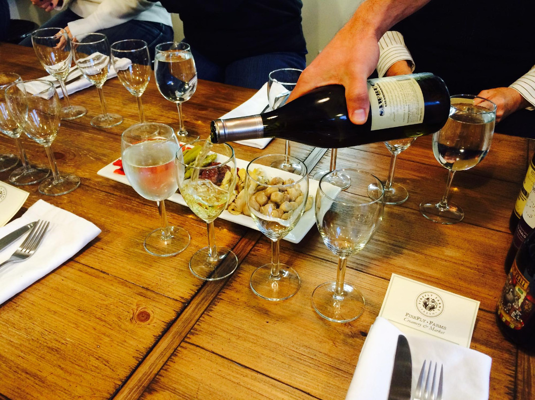 FireFly Farms Market-Accident必去景点