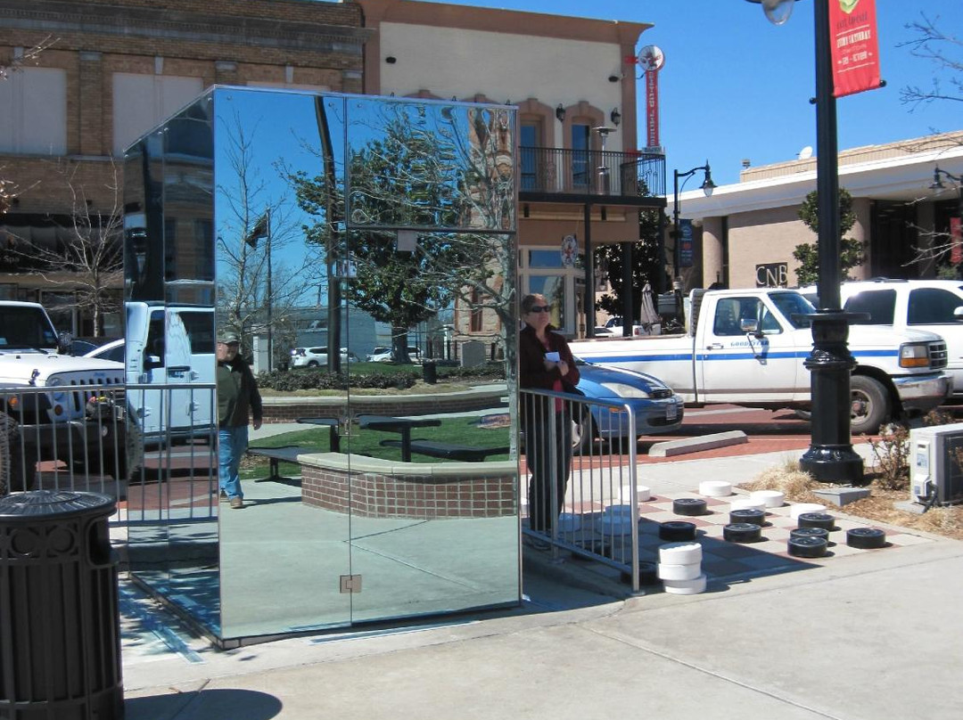 Glass Restrooms-Sulphur Springs必去景点