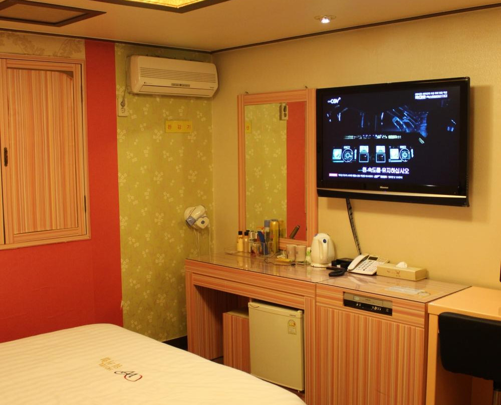 World Hotel主图
