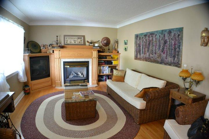 Beside The Winery主图