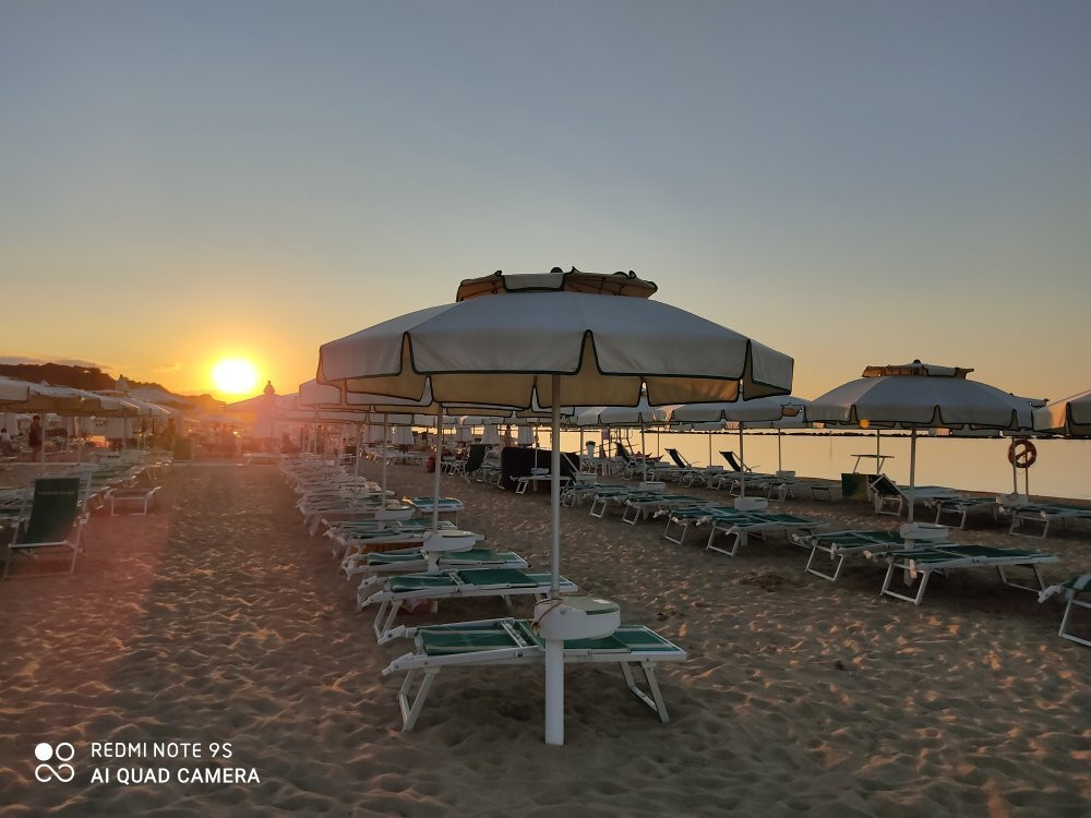 Lido Paradise Beach景点图片