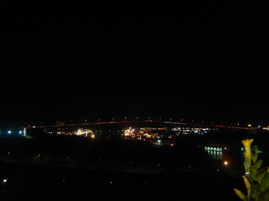 Queen Juliana Bridge-威廉斯塔德必去景点