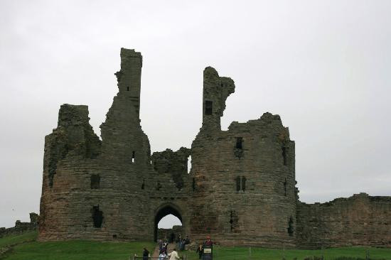 Dunstanburgh Castle景点图片
