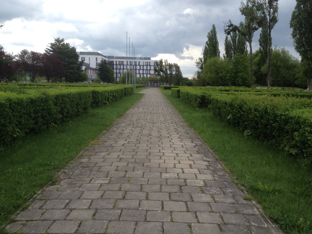 Red Army Cemetary景点图片