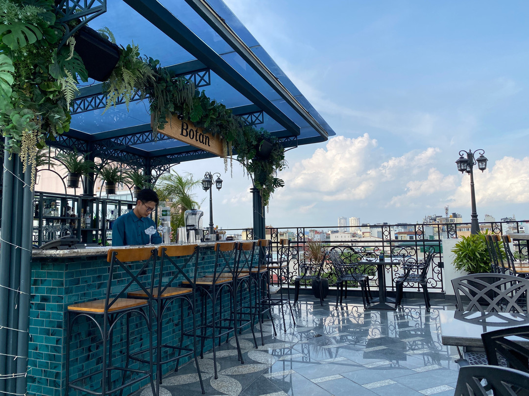 Botan Bar & Dine