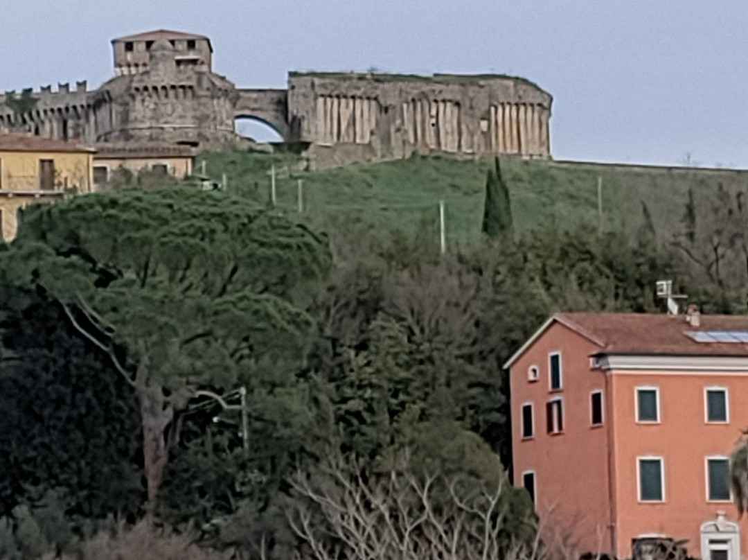 Fortezza di Sarzanello景点图片